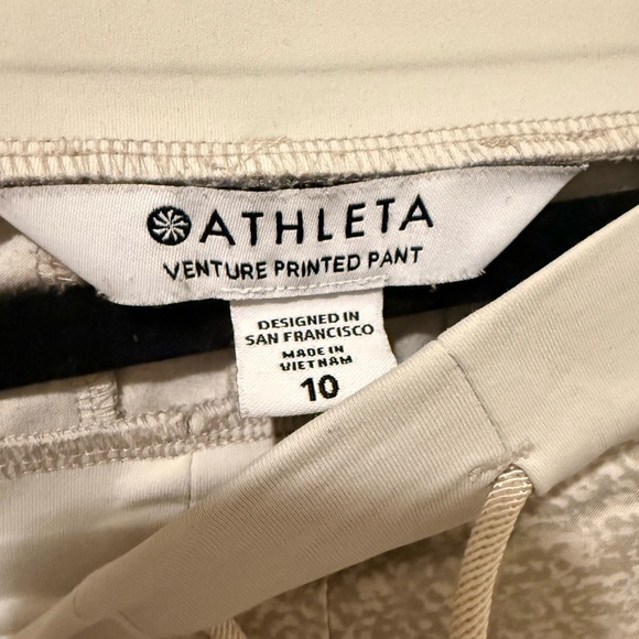 Athleta Venture Printed Jogger Pants – Taupe Activewear with Zipper Pockets. 10 - Picture 2 of 3